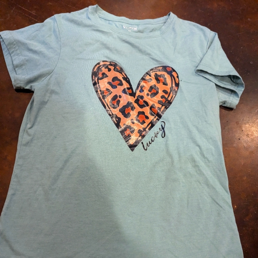 Ladies T-shirt with animal print heart